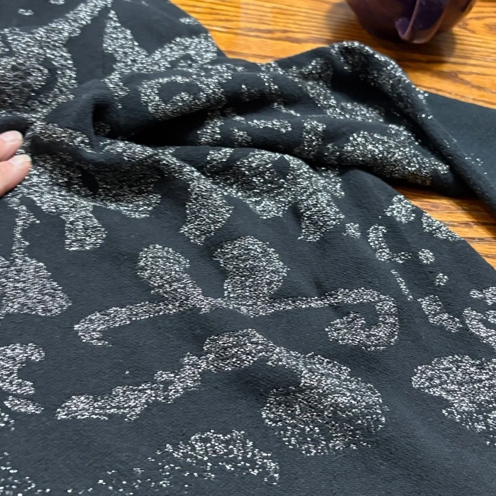 CHICOS SIZE 2 SIZE LARGE OPEN FRONT CARDIGAN W/ SPARKLY ABSTRACT PAISLEY DESIGN